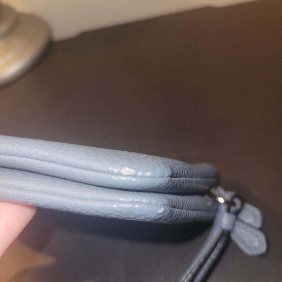 EUC Coach pebbled leather wristlet double zip - Picture 4 of 13